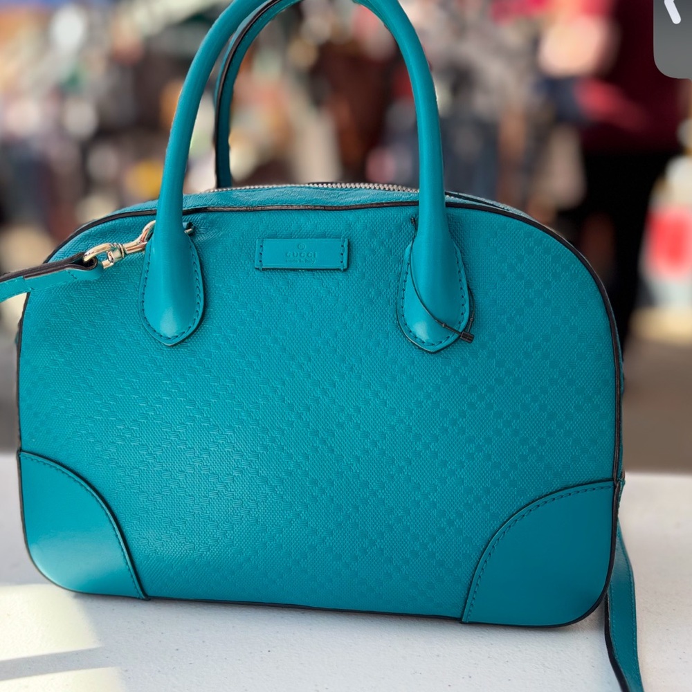 Gucci USED Blue Shoulder Bag with Structured Shape and Textured Leather